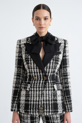 Zwart-witte tweed blazer voorkant close-up