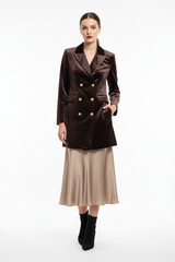 Model met blazer - feminine styling